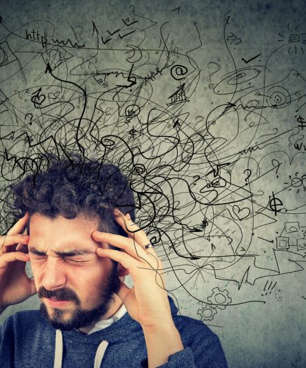 همه چیز درباره وسواس فکری عملی ( علائم و دلایل ایجاد این مشکل )